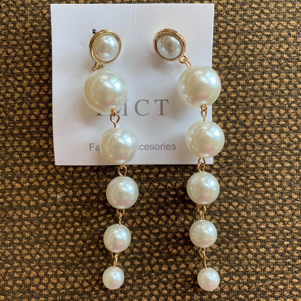 Pearl drop earrings